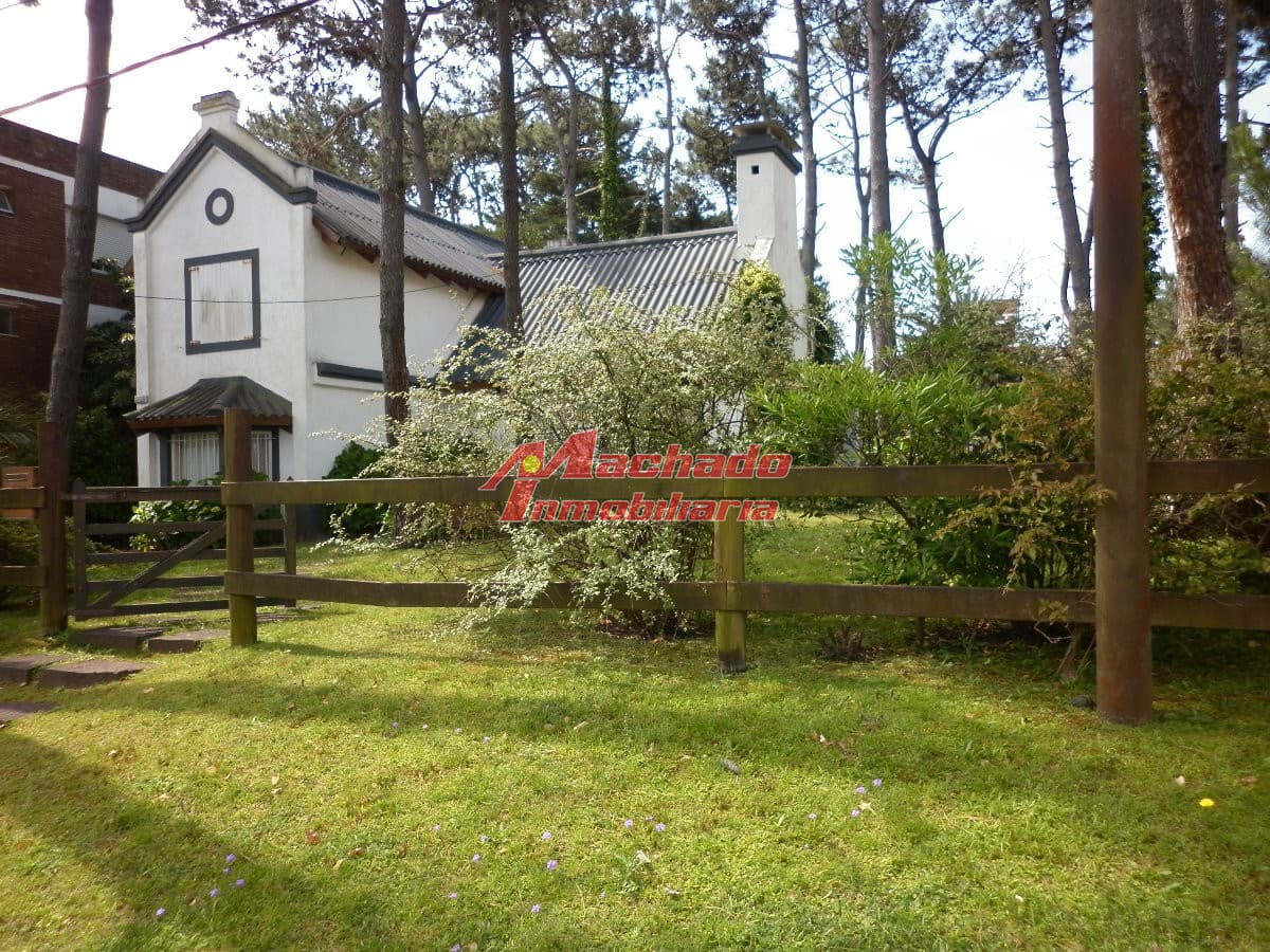 Alquiler de casa de 3 dormitorios con piscina en Punta del Este