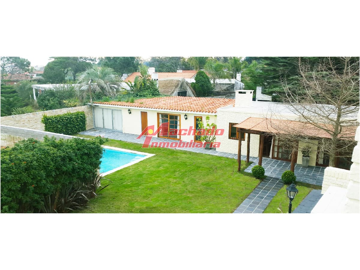 Venta  y alquiler de casa de 4 dormitorios en Punta del este