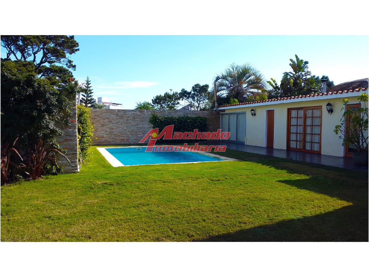 Venta  y alquiler de casa de 4 dormitorios en Punta del este