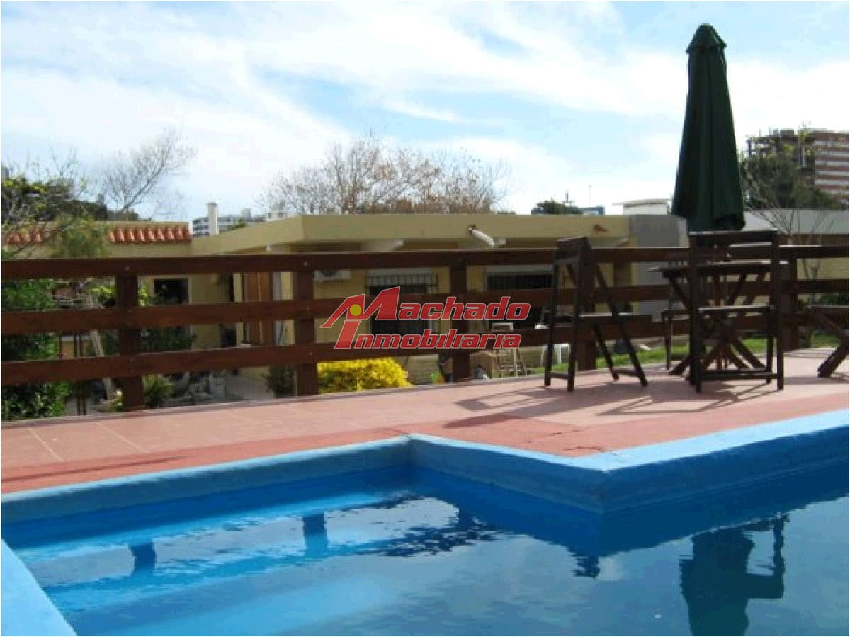 Alquiler y  venta de de casa de 4 dormitorios en Punta del Este