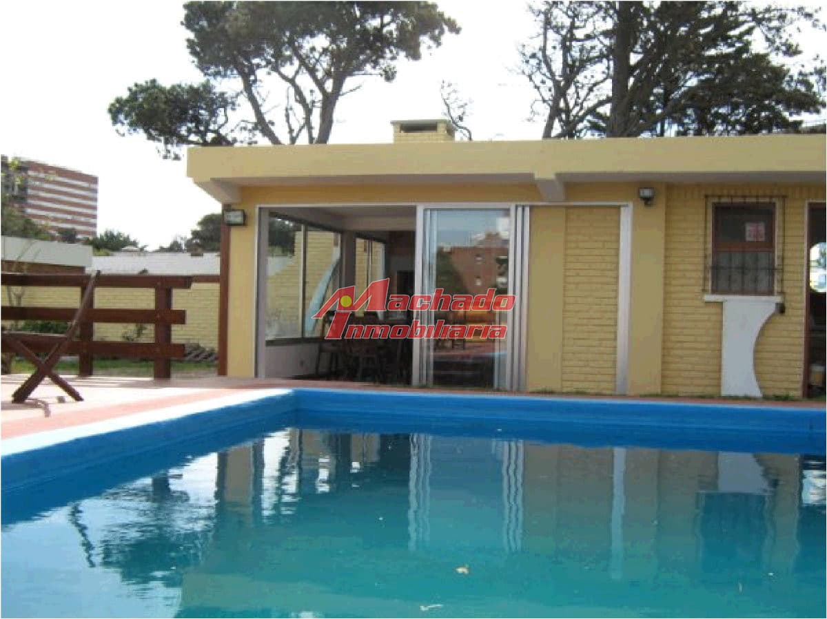 Alquiler y  venta de de casa de 4 dormitorios en Punta del Este