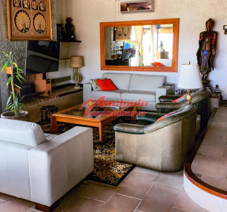 Casa de 6 dormitorios en alquiler temporal en Pinares