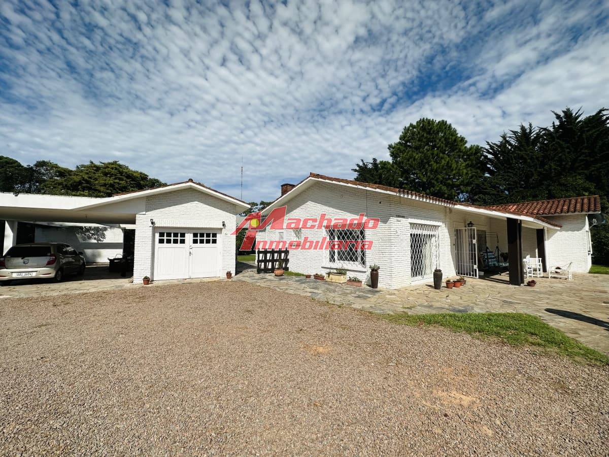 Casa en VENTA, zona colegios, Punta del este.