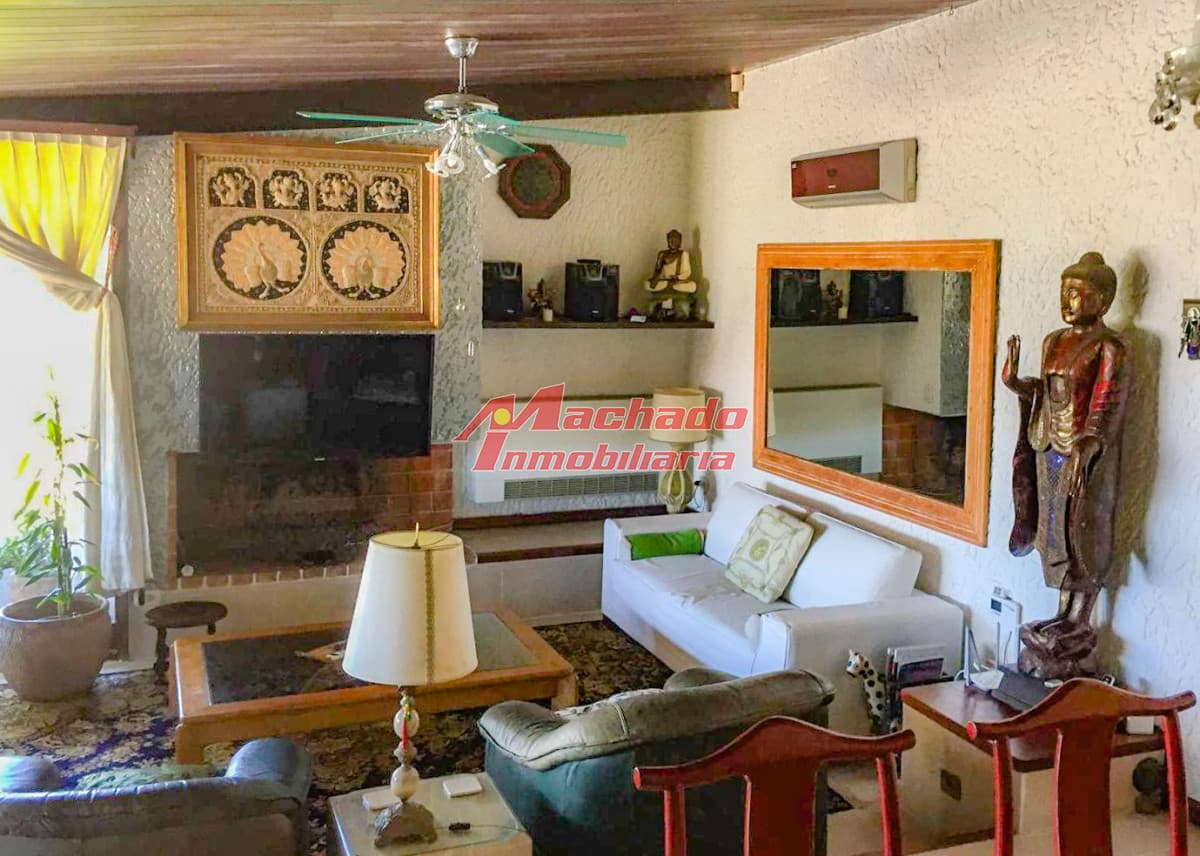Casa de 6 dormitorios en alquiler temporal en Pinares