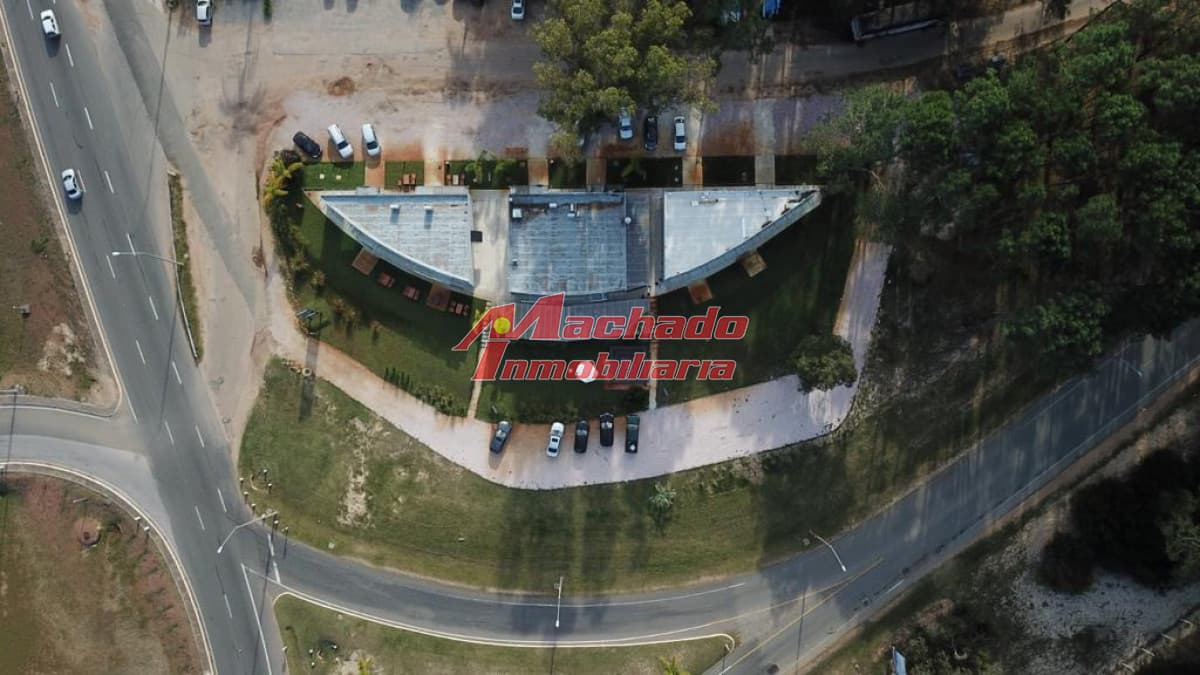 excelentes 6 locales comerciales en 2763 m2, y 461 edificados