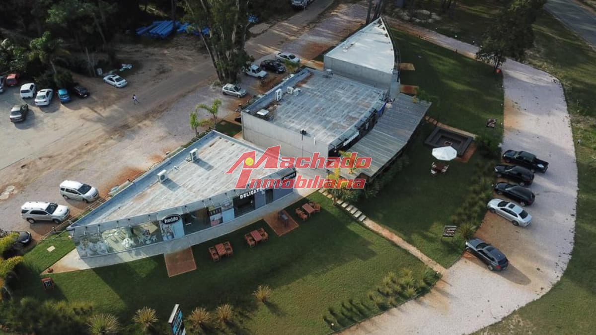 excelentes 6 locales comerciales en 2763 m2, y 461 edificados