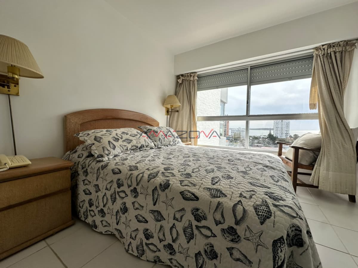 Venta- Punta del Este -vista al mar- piscina-mucama-garaje-ascensor- canchas