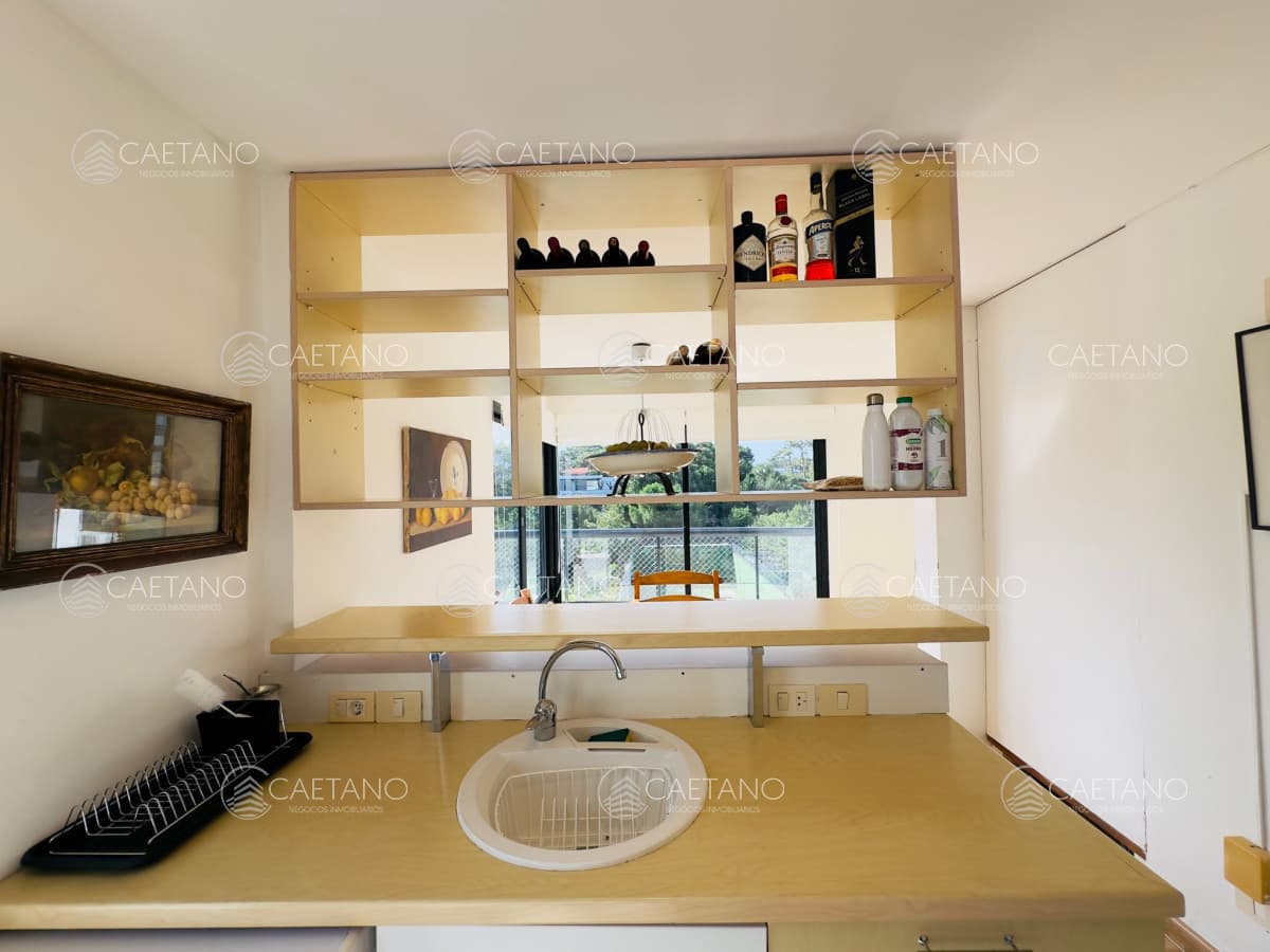 Apartamento en venta frente a playa brava.
