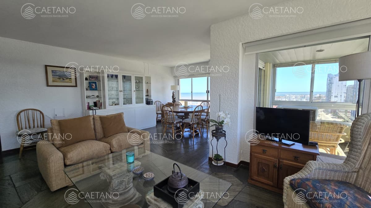 Apartamento en venta de 3 dormitorios en Punta del Este