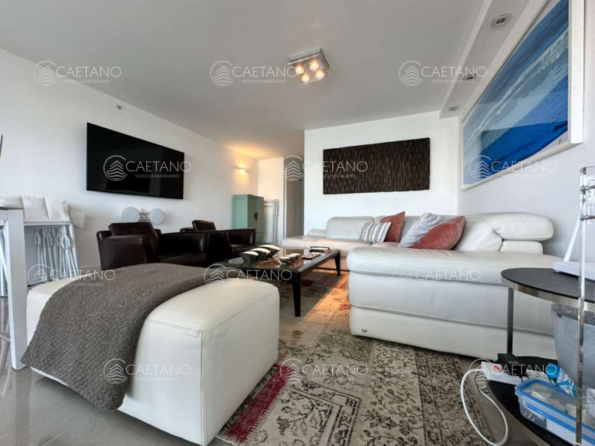 Alquiler y venta de apartamento de 3 dormitorios en Punta del Este