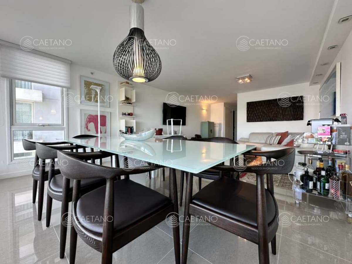 Alquiler y venta de apartamento de 3 dormitorios en Punta del Este