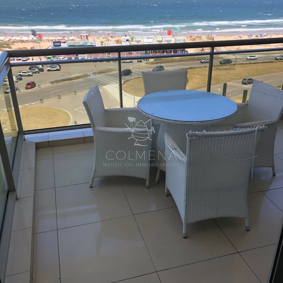Venta y alquiler de apartamento, primera linea de la brava.