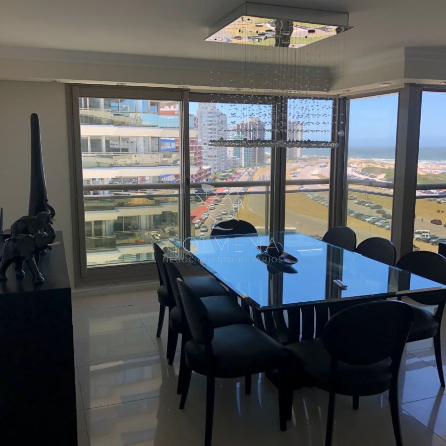 Venta y alquiler de apartamento, primera linea de la brava.