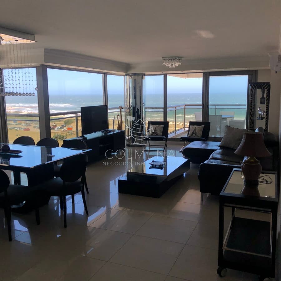 Venta y alquiler de apartamento, primera linea de la brava.