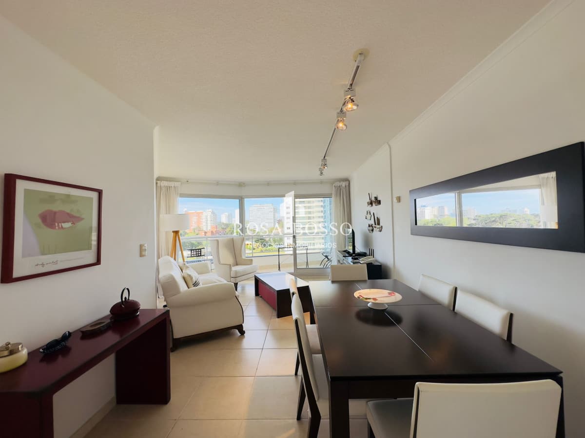 Venta y alquiler de apartamento de dos dormitorios en Punta del Este