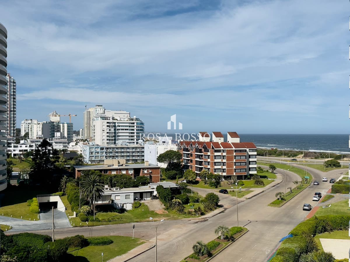 Venta y alquiler de apartamento de dos dormitorios en Punta del Este