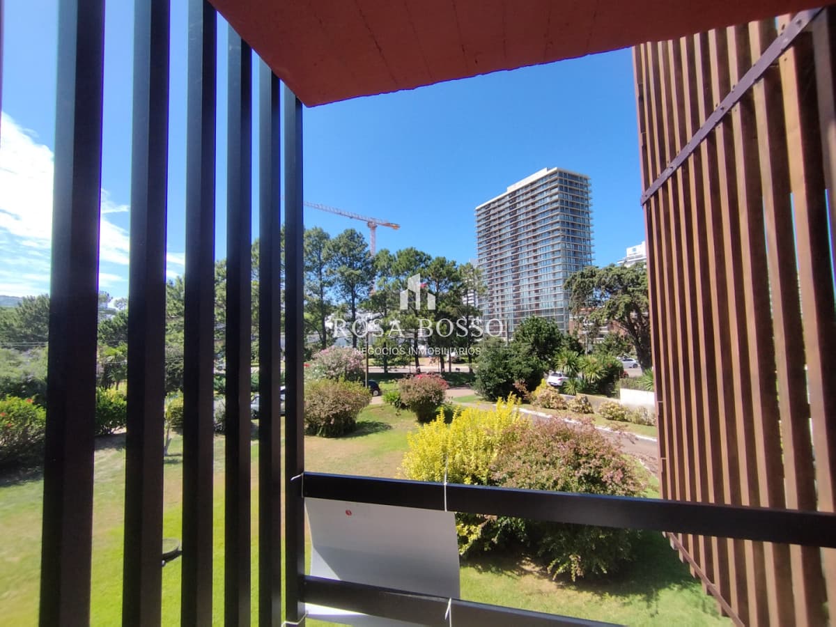 Departamento de dos dormitorios en venta en Punta del Este