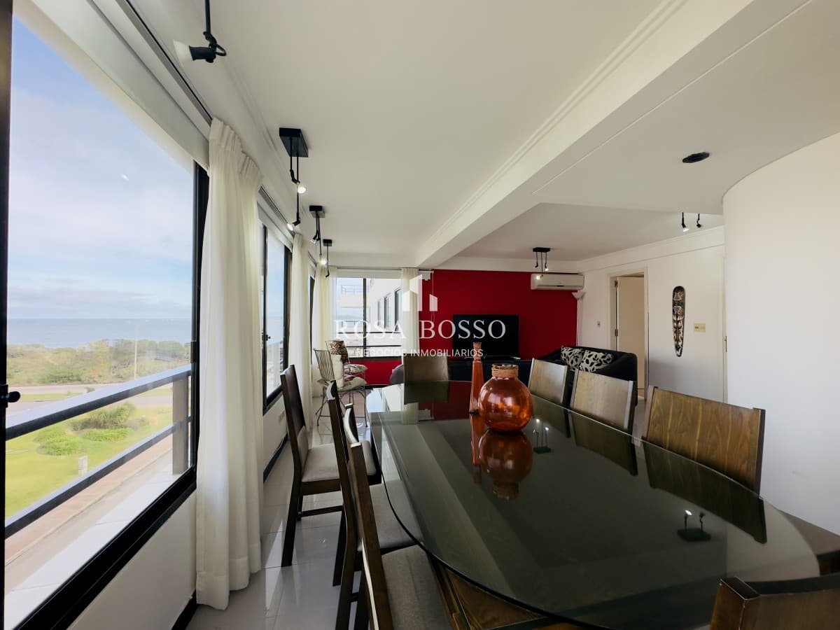 Apartamento en venta, 3 dormitorios, vista al mar, primera linea, playa mansa.