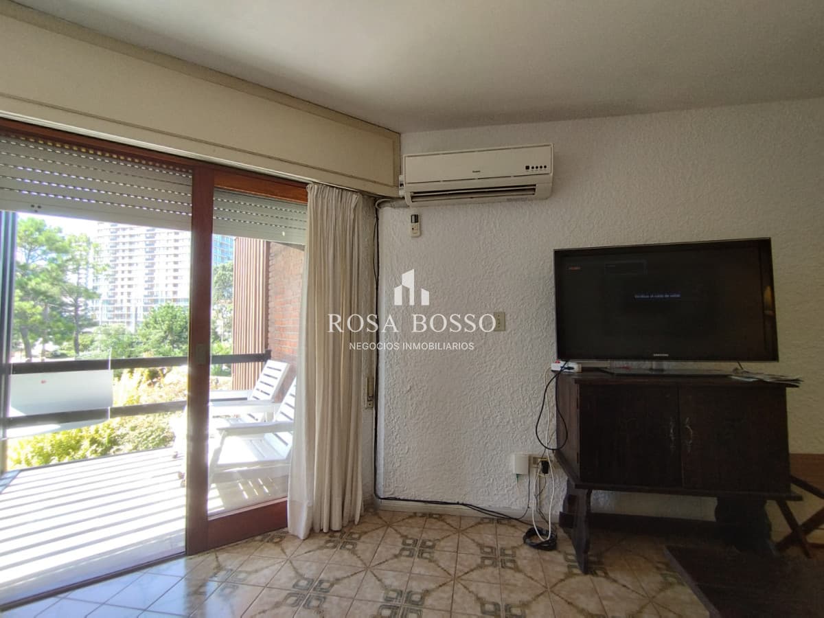 Departamento de dos dormitorios en venta en Punta del Este