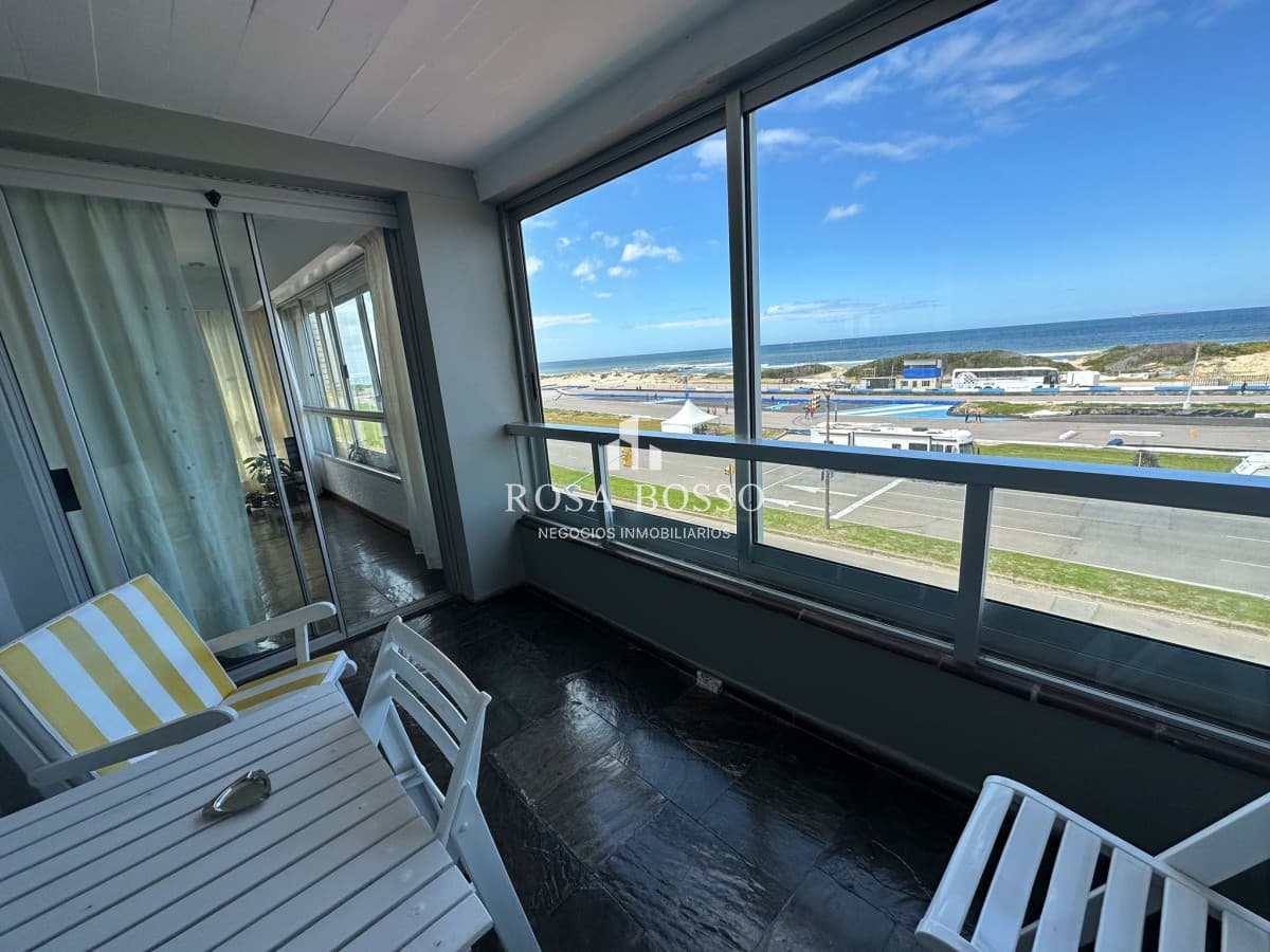 Apartamento Venta Primera Línea 2 dormitorios Brava Punta del Este