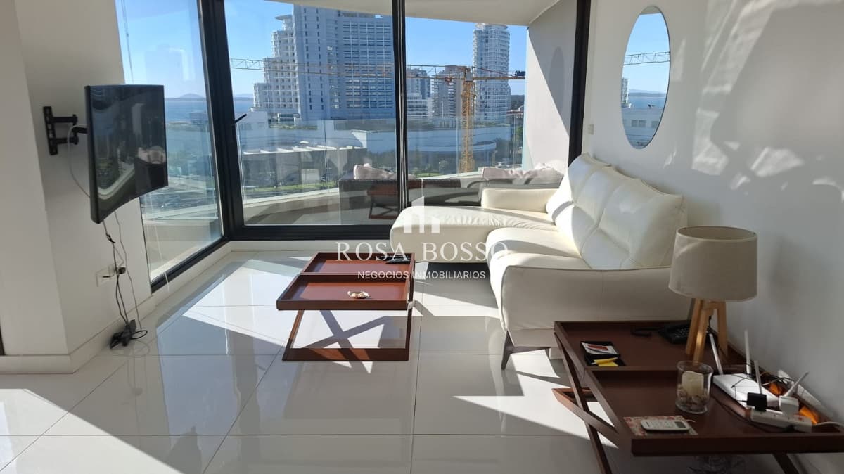 Apartamento en VENTA, 3 dormitorios, 3 suites, moderno, punta del este.