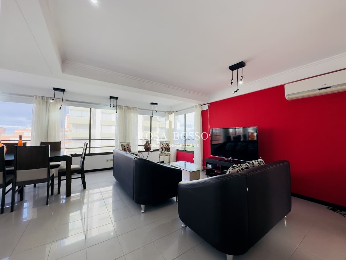 Apartamento en venta, 3 dormitorios, vista al mar, primera linea, playa mansa.