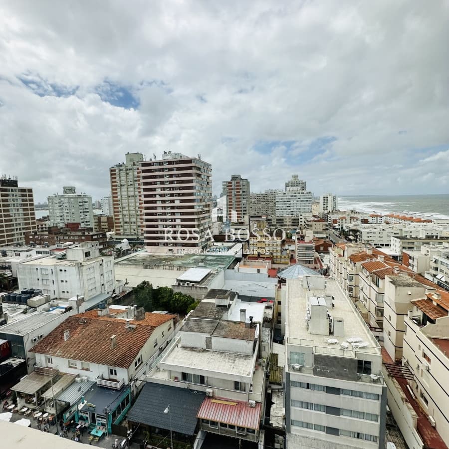 Venta y alquiler de apartamento de 3 dormitorios en Punta del Este