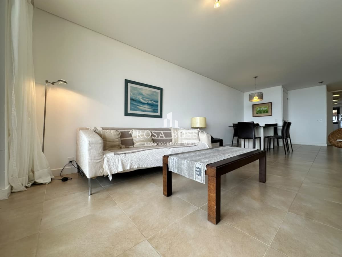 Apartamento en venta de dos dormitorios en Punta del Este