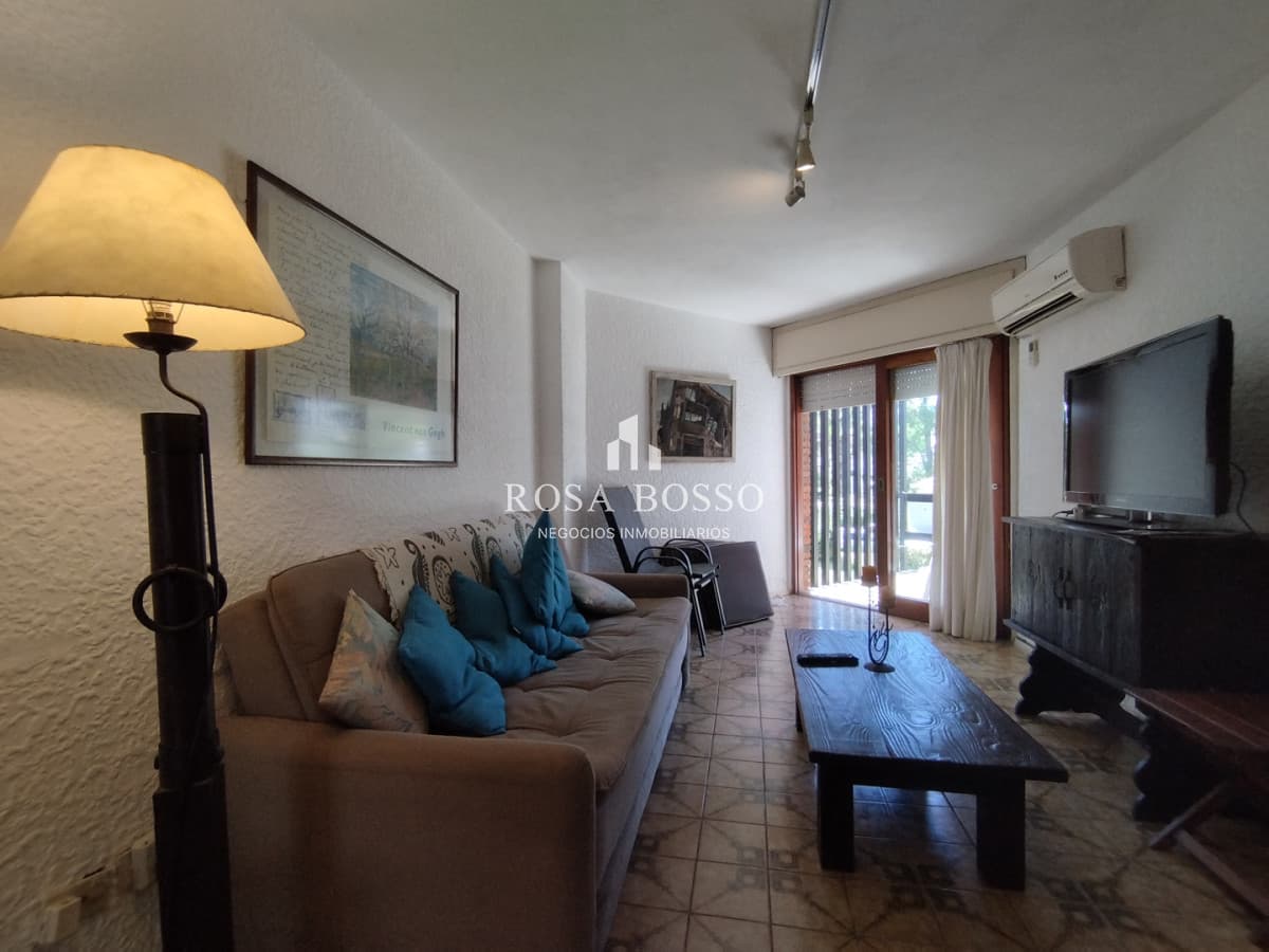 Departamento de dos dormitorios en venta en Punta del Este