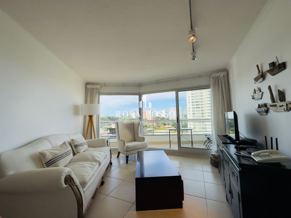 Venta y alquiler de apartamento de dos dormitorios en Punta del Este