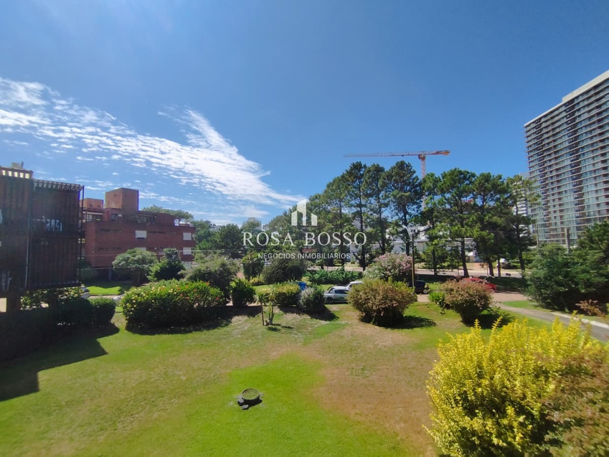 Departamento de dos dormitorios en venta en Punta del Este