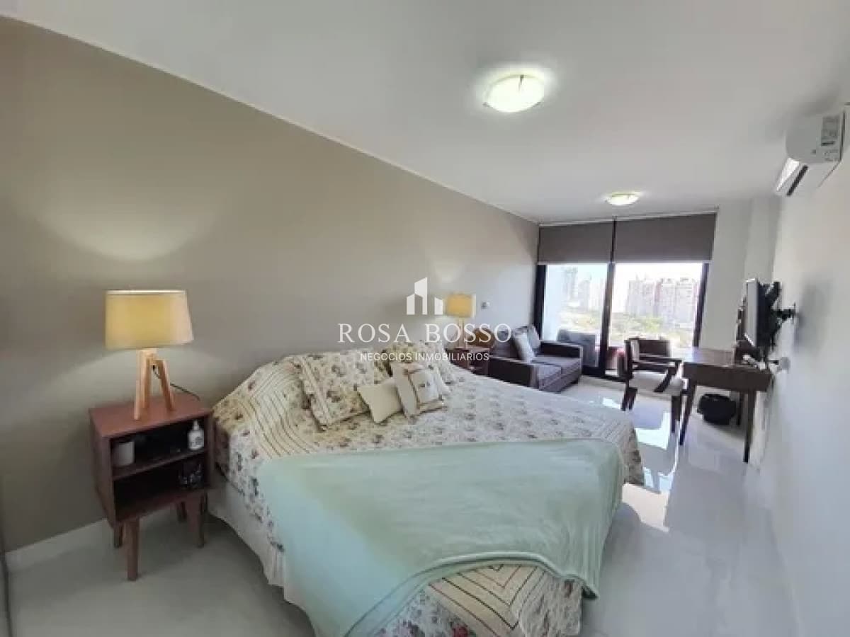 Apartamento en VENTA, 3 dormitorios, 3 suites, moderno, punta del este.