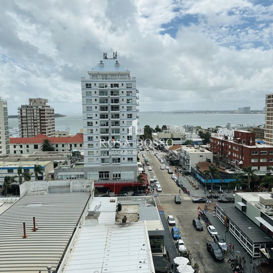 Venta y alquiler de apartamento de 3 dormitorios en Punta del Este