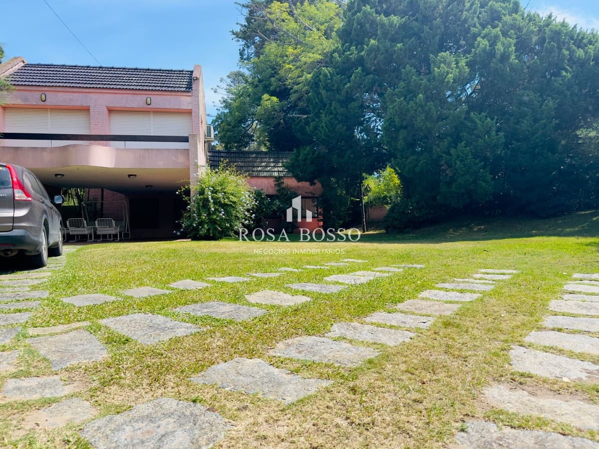 Casa en Venta, 5 dormitorios, 50 metros de la playa.