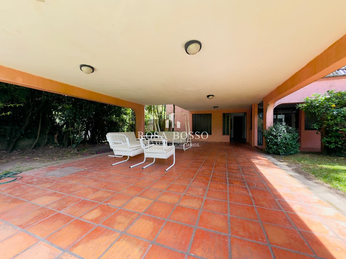 Casa en Venta, 5 dormitorios, 50 metros de la playa.