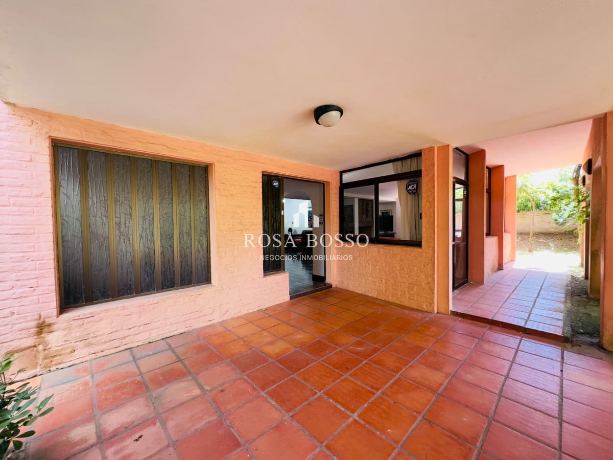 Casa en Venta, 5 dormitorios, 50 metros de la playa.