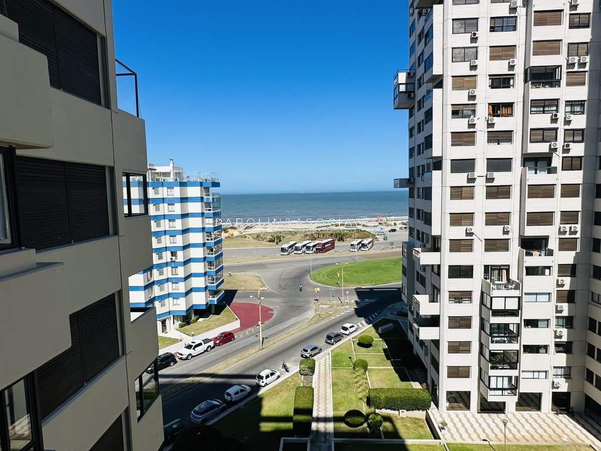 Apartamento en venta de 3 dormitorios en edificio Parquemar D, Punta Del Este.