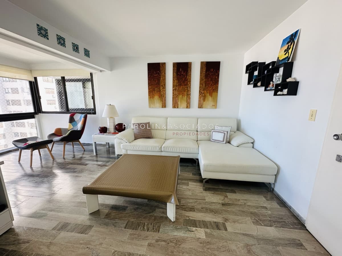 Apartamento en venta de 3 dormitorios en edificio Parquemar D, Punta Del Este.