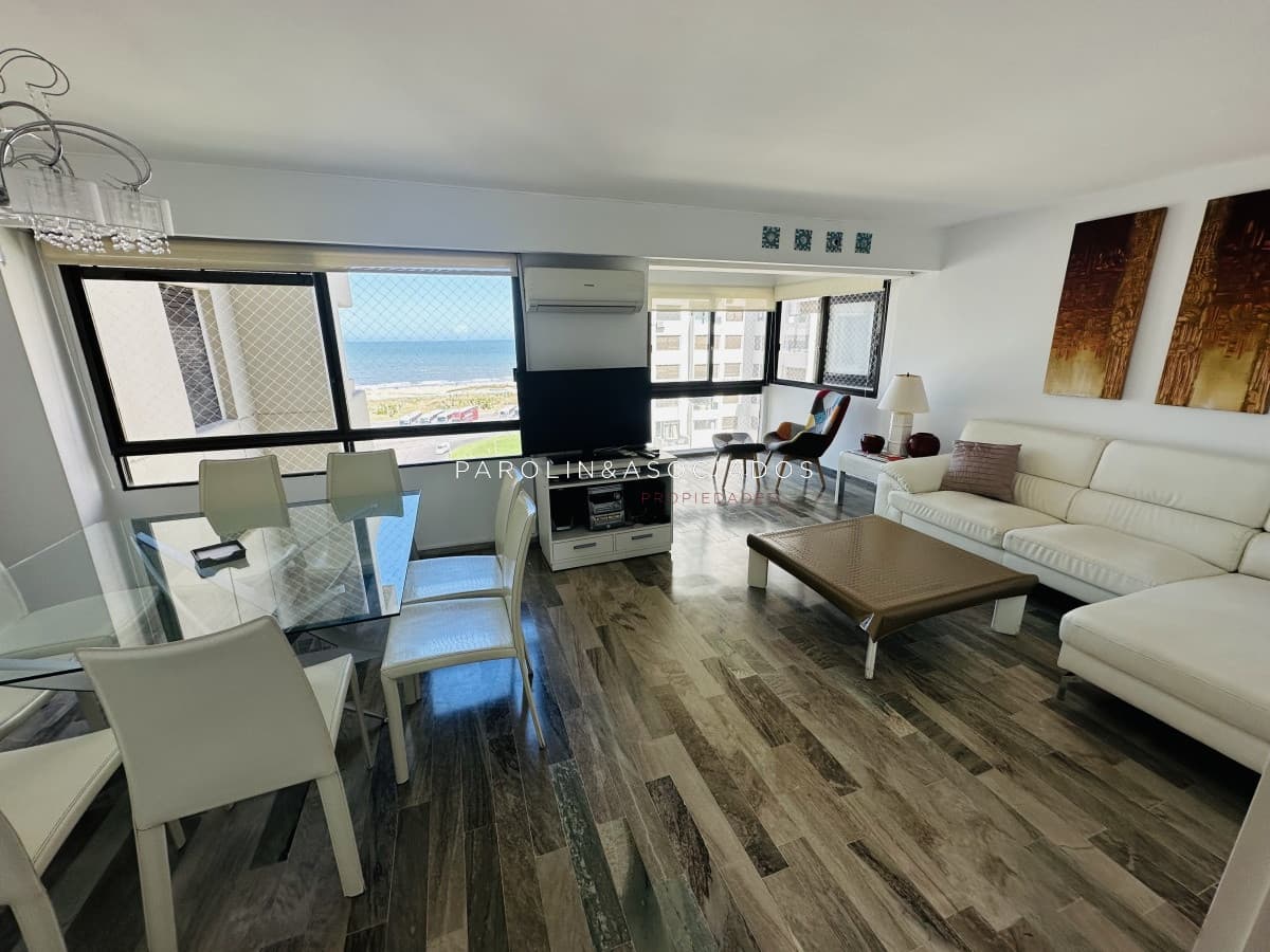Apartamento en venta de 3 dormitorios en edificio Parquemar D, Punta Del Este.