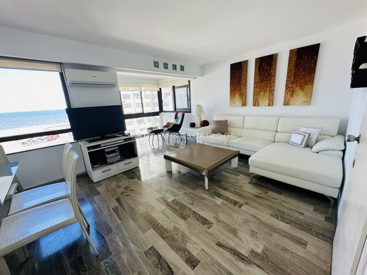 Apartamento en venta de 3 dormitorios en edificio Parquemar D, Punta Del Este.