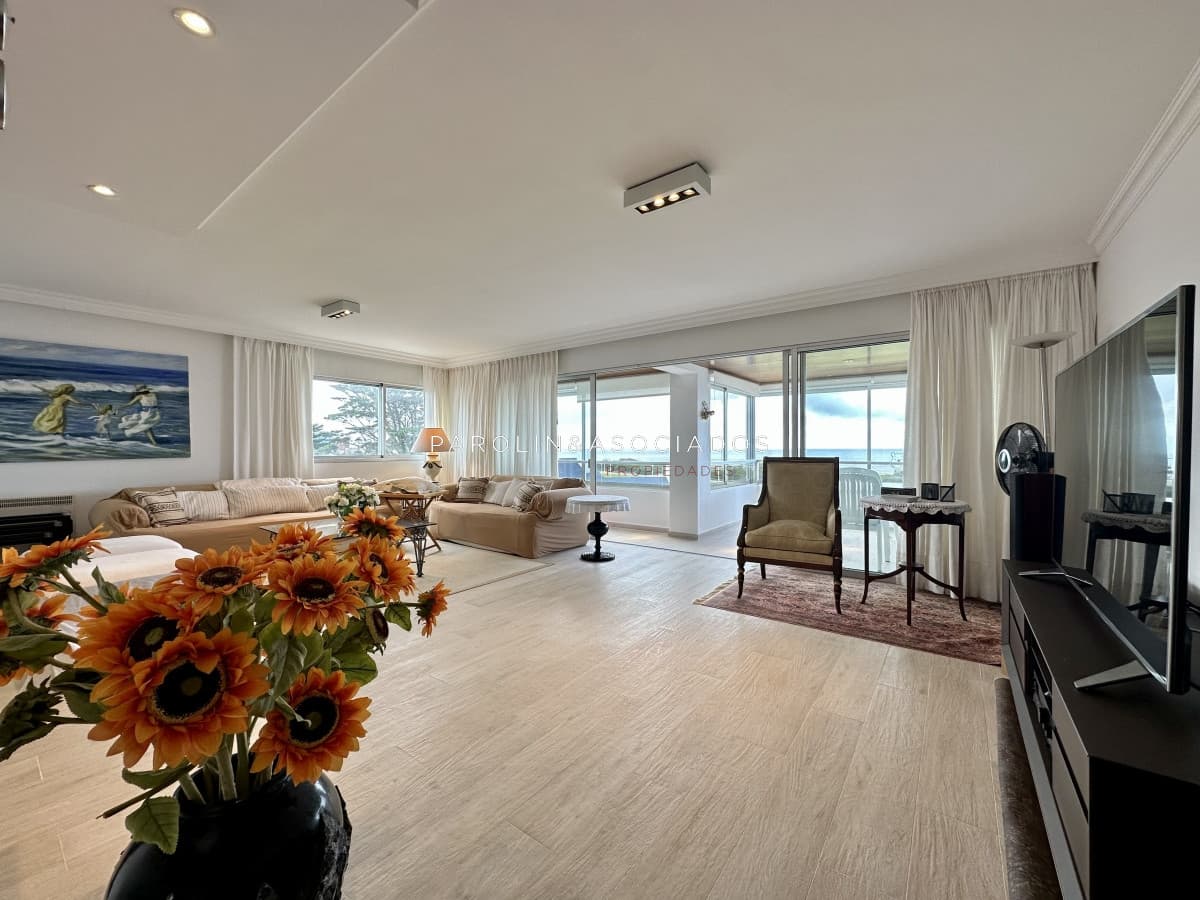 Apartamento en Venta y alquiler de 4 dormitorios en Punta de Este