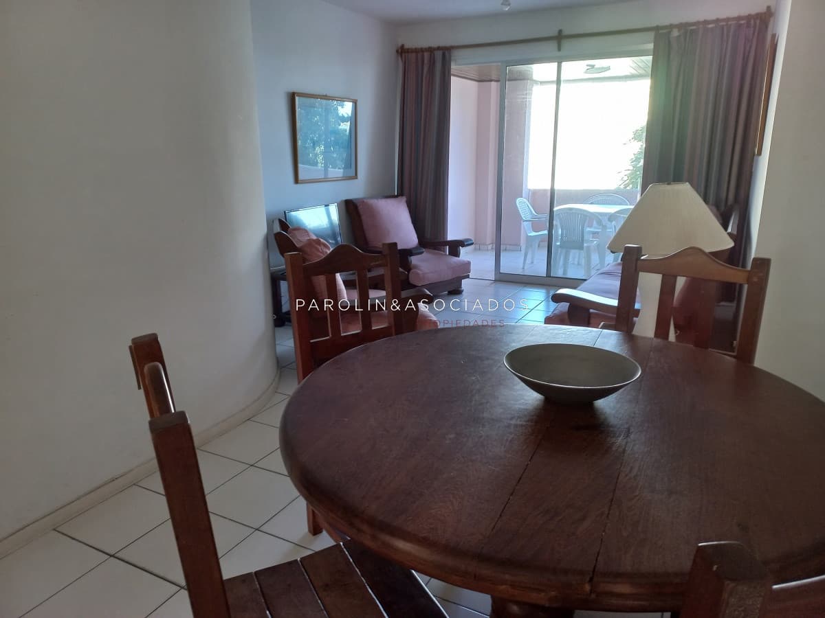 Apartamento en venta de 3 dormitorios en Punta del Este.