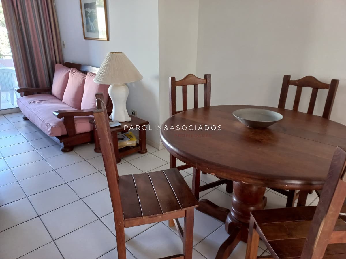 Apartamento en venta de 3 dormitorios en Punta del Este.