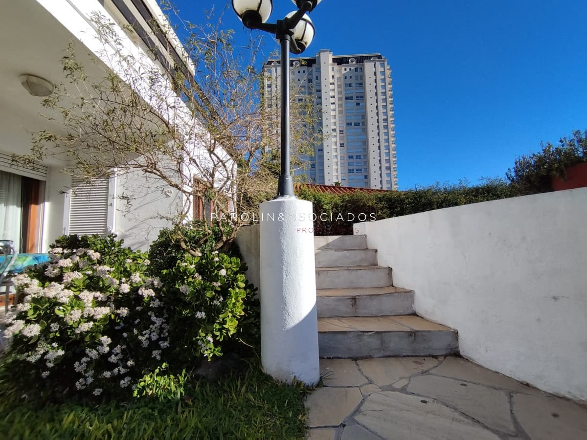 Venta de casa en playa mansa Punta del Esate de 4 dormitorios