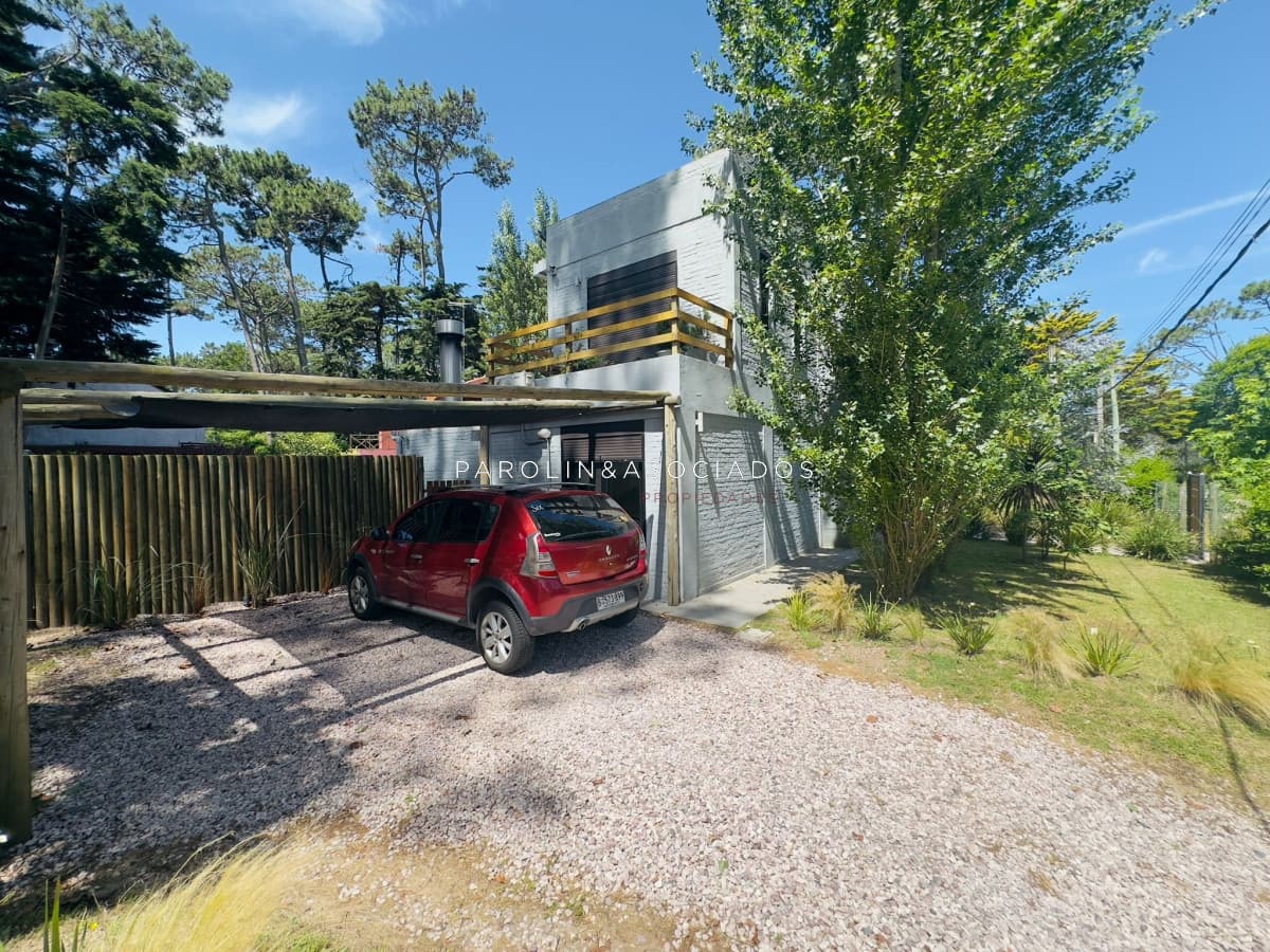 Alquiler de casa de 3 dormitorios con piscina en Punta del Este