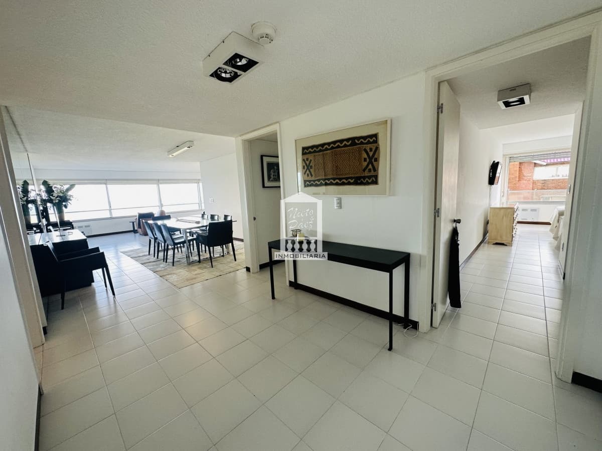 Alquiler y venta de apartamento 3 dorm. mas dep. playa brava