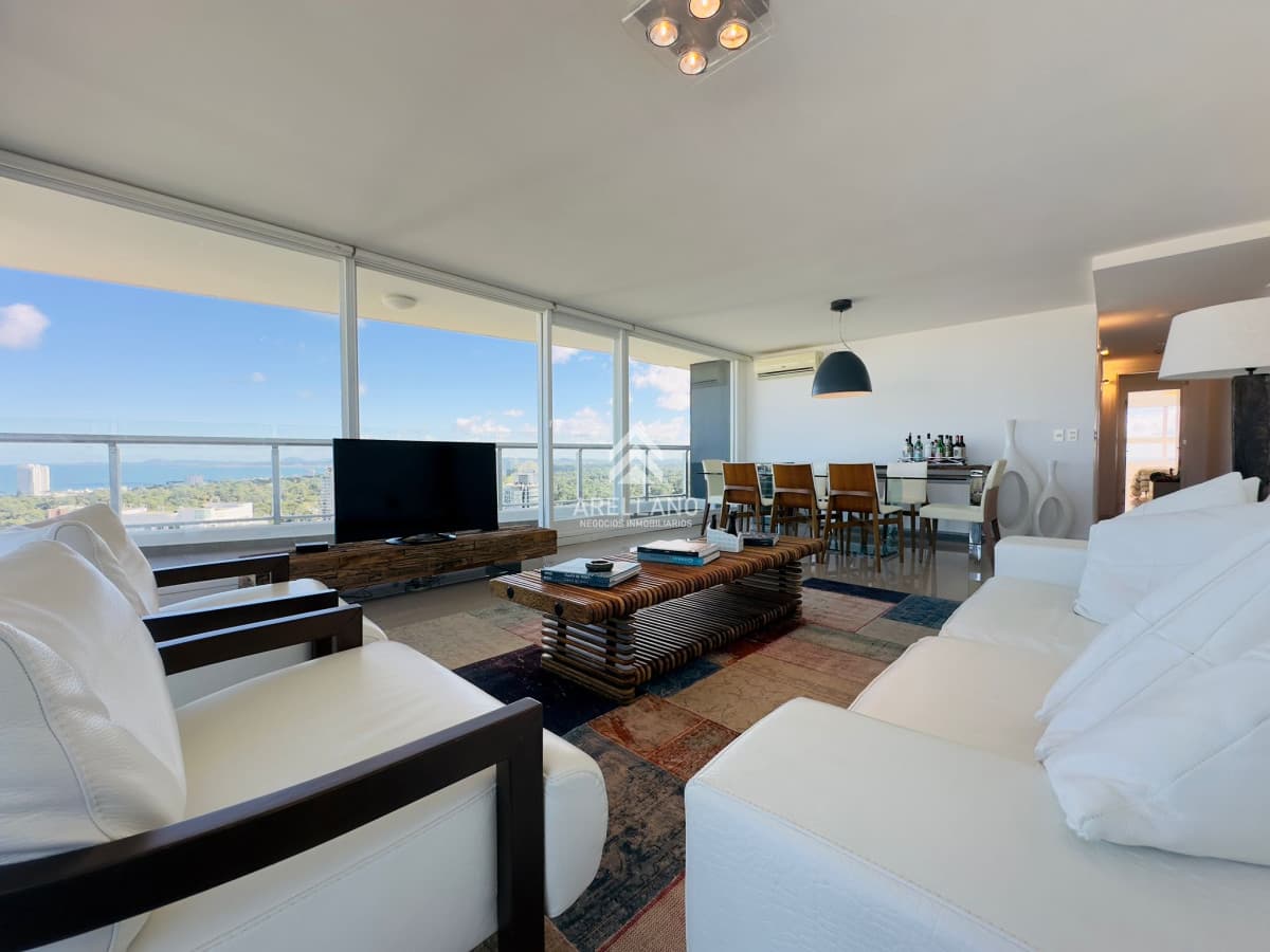 Apartamento ID.3260 - Penthouse en VENTA, 3 dormitorios en suite + Dependencia, vista 180°.