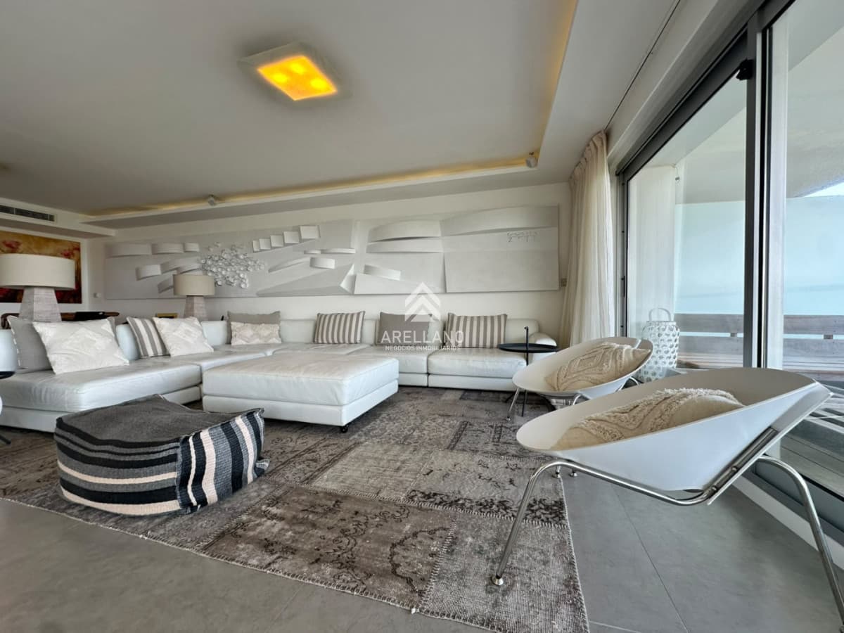 Apartamento ID.6910 - Venta apartamento 3 dormitorios y dependencia de servicio.