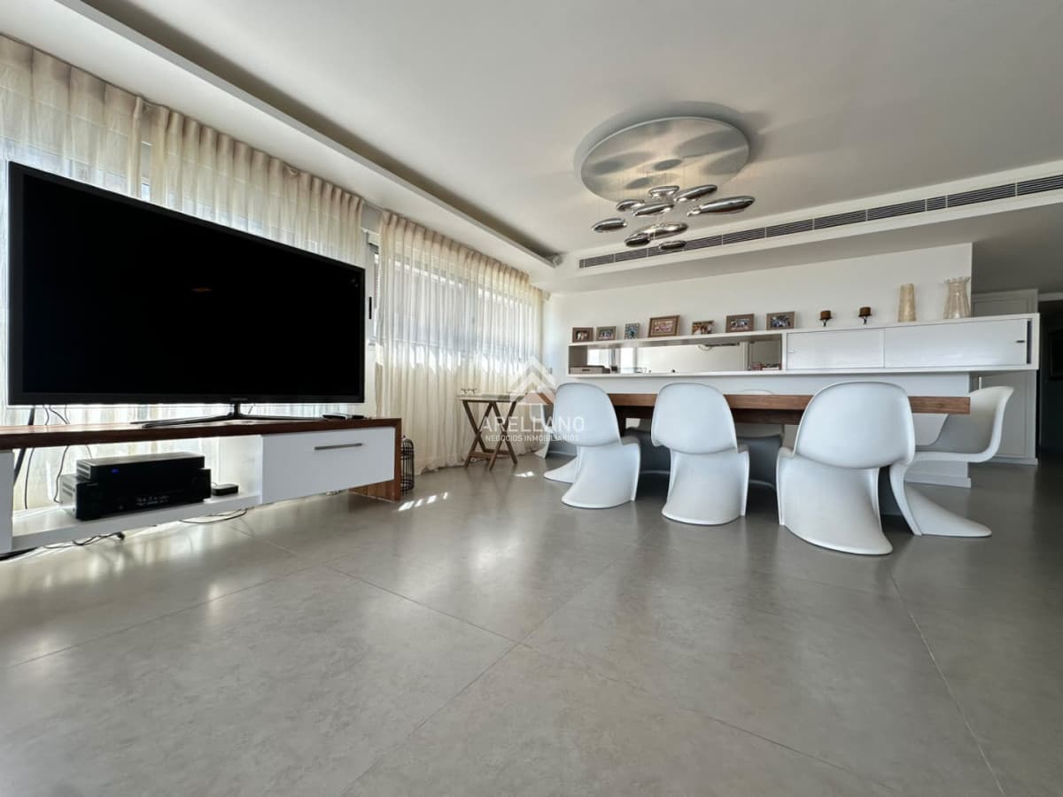 Apartamento ID.6910 - Venta apartamento 3 dormitorios y dependencia de servicio.