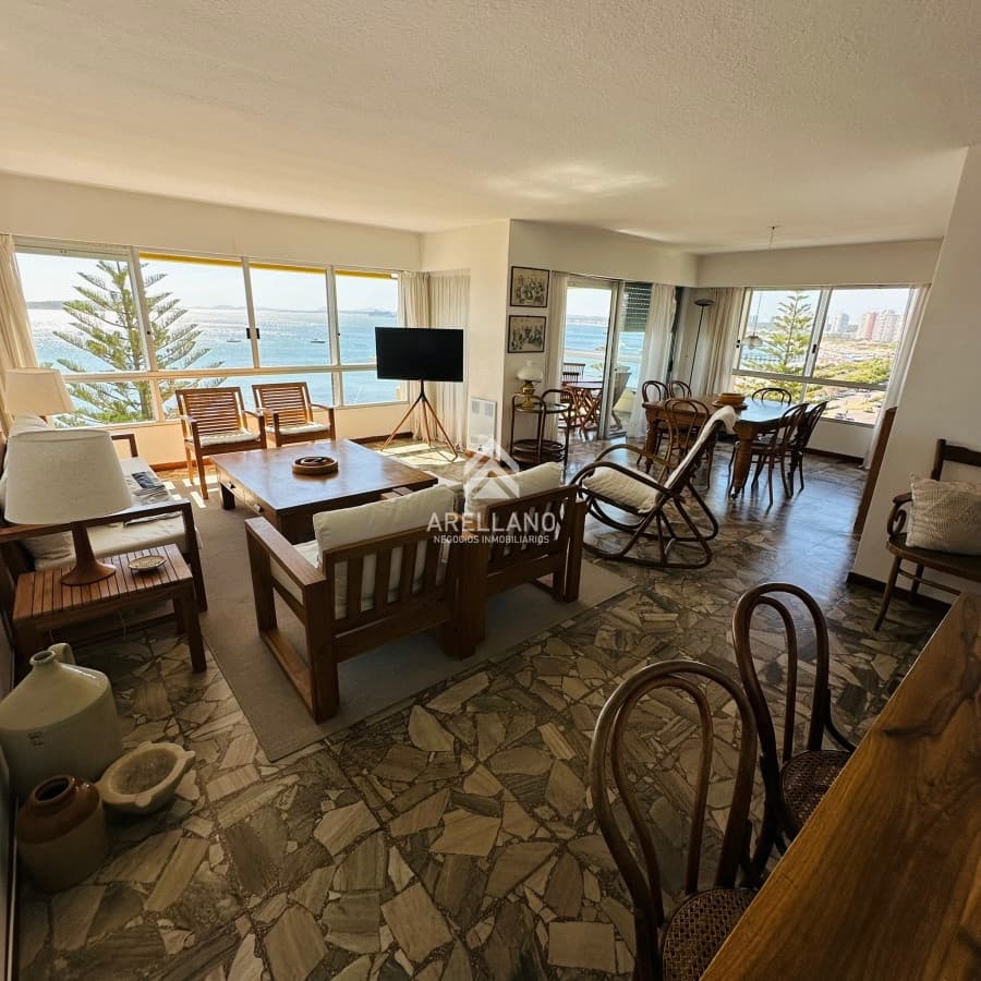Apartamento ID.4106 - Excelente ubicacion ,vista directa al mar